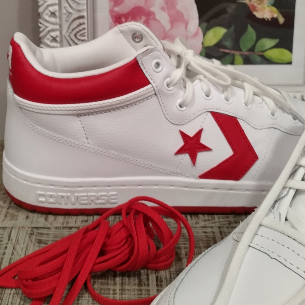 Converse Unisex Cons White and Red Star Sneakers - Picture 15 of 15